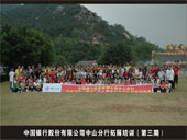 ���е�����